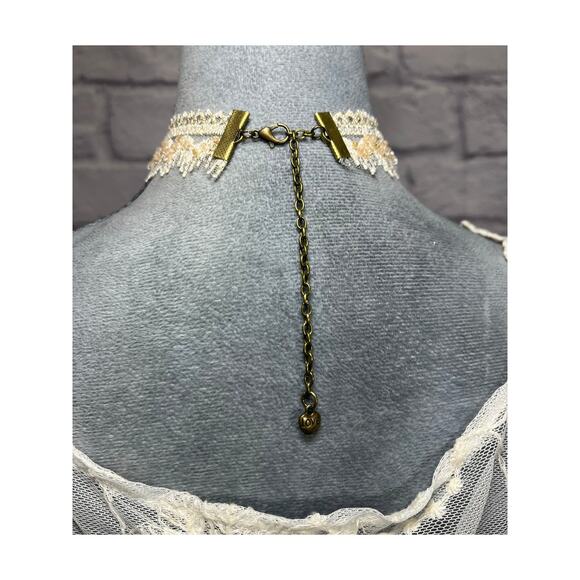Handmade Victorian Beaded Lace Choker with Pearl Beaded Bow Detail - Picture 4 of 6